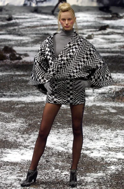 Look 32
